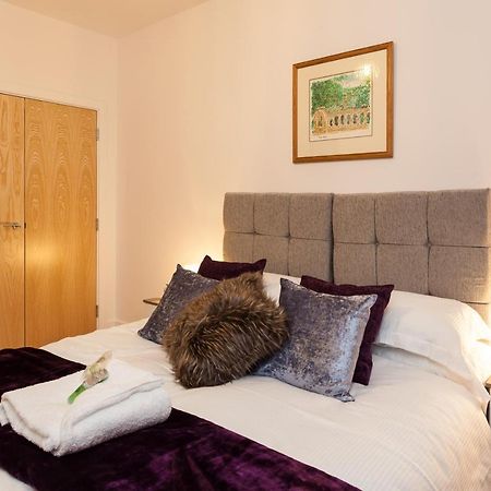 Self-Contained Town Centre One Bedroom Apartments By Helmswood Serviced Apartments Redhill  Bagian luar foto