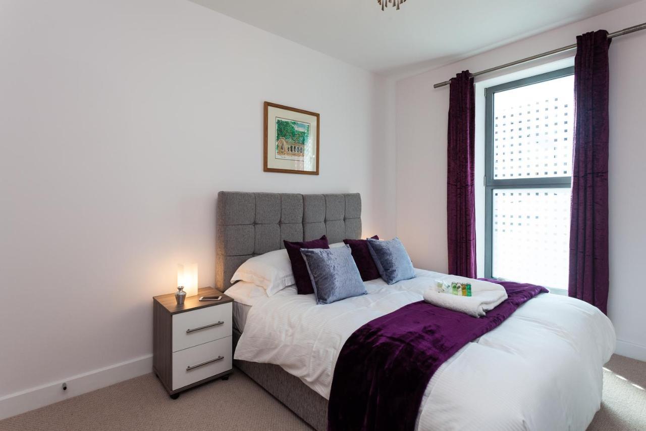 Self-Contained Town Centre One Bedroom Apartments By Helmswood Serviced Apartments Redhill  Bagian luar foto