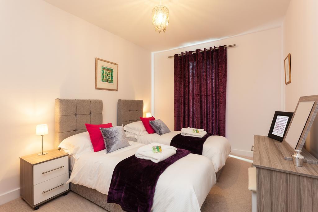 Self-Contained Town Centre One Bedroom Apartments By Helmswood Serviced Apartments Redhill  Bagian luar foto