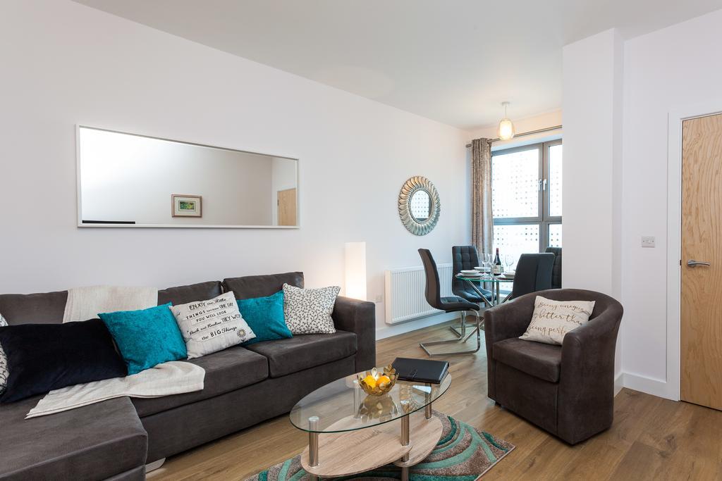 Self-Contained Town Centre One Bedroom Apartments By Helmswood Serviced Apartments Redhill  Bagian luar foto