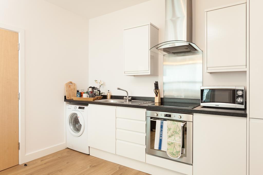 Self-Contained Town Centre One Bedroom Apartments By Helmswood Serviced Apartments Redhill  Bagian luar foto