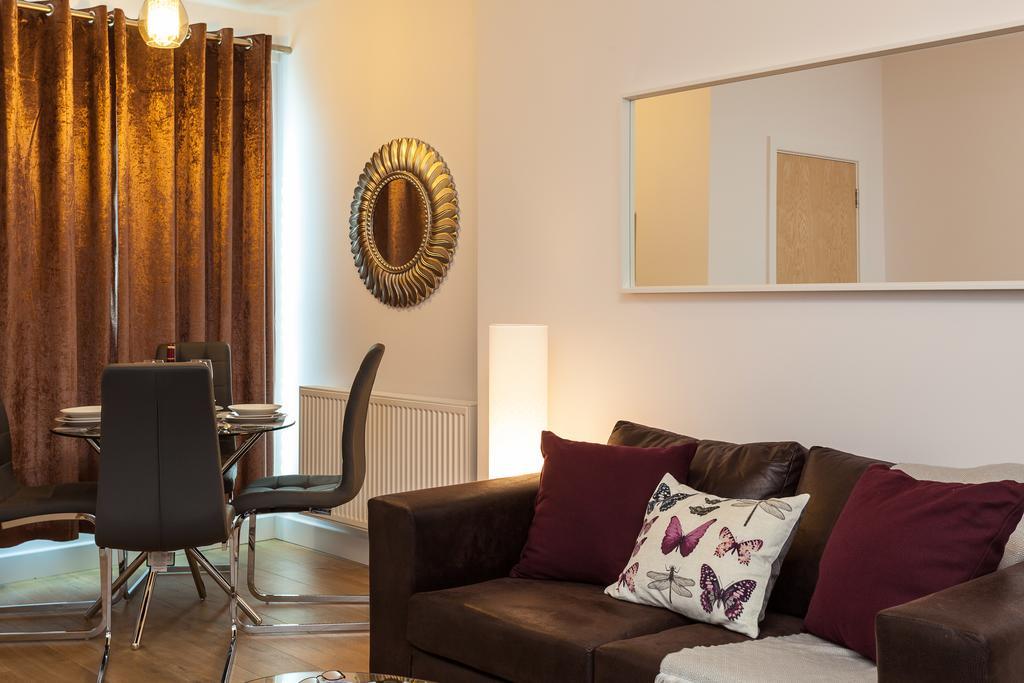 Self-Contained Town Centre One Bedroom Apartments By Helmswood Serviced Apartments Redhill  Bagian luar foto