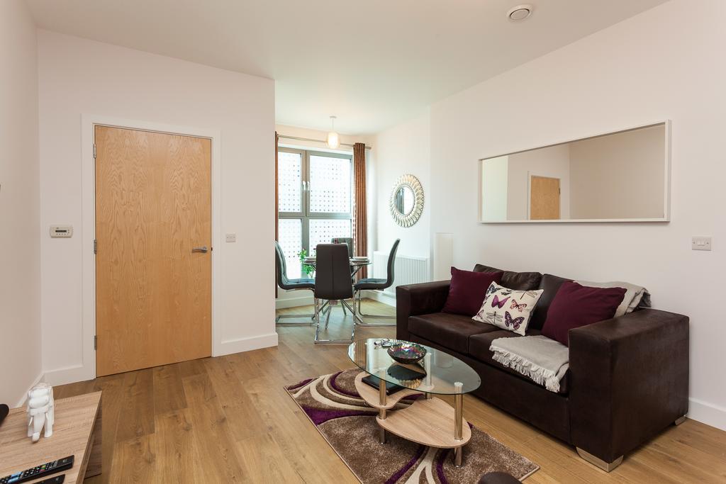 Self-Contained Town Centre One Bedroom Apartments By Helmswood Serviced Apartments Redhill  Bagian luar foto