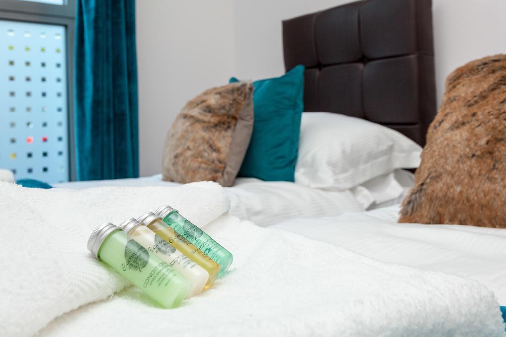 Self-Contained Town Centre One Bedroom Apartments By Helmswood Serviced Apartments Redhill  Bagian luar foto