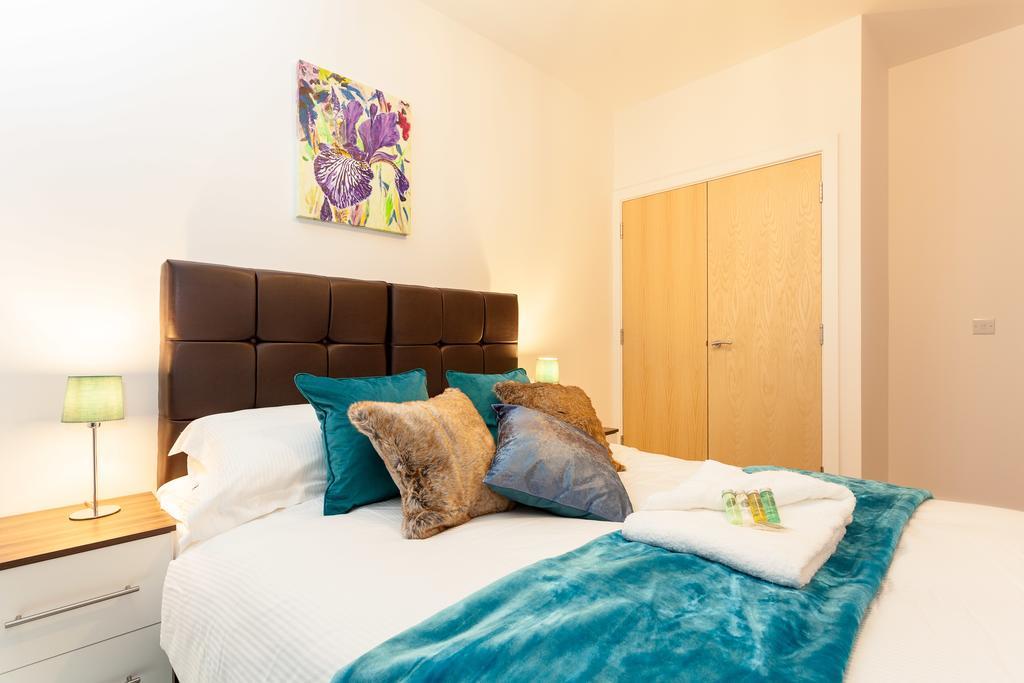 Self-Contained Town Centre One Bedroom Apartments By Helmswood Serviced Apartments Redhill  Bagian luar foto