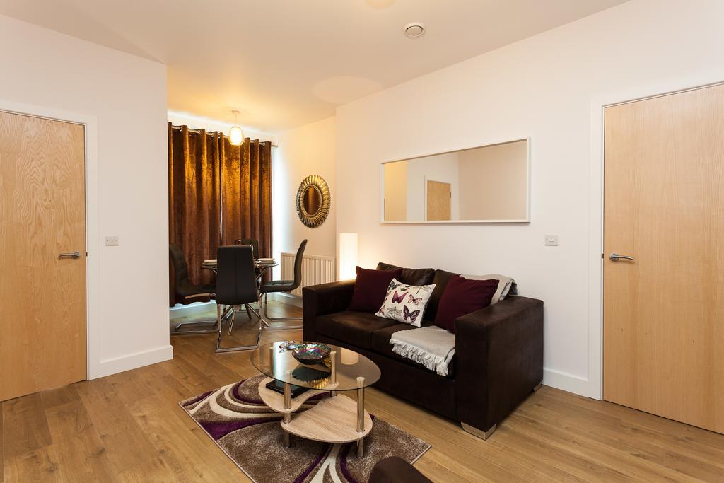 Self-Contained Town Centre One Bedroom Apartments By Helmswood Serviced Apartments Redhill  Bagian luar foto