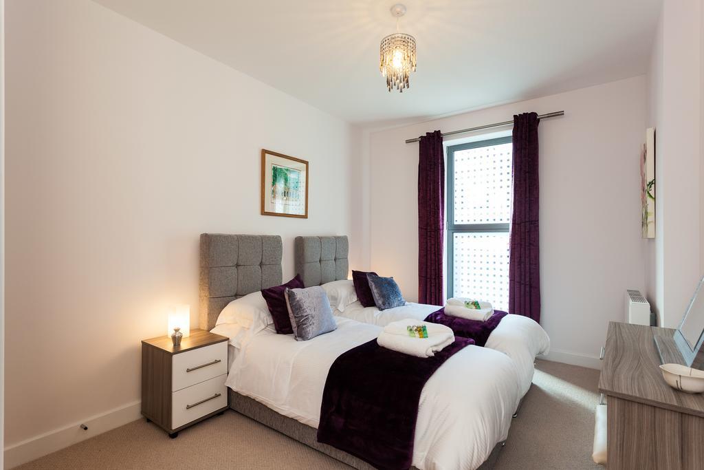 Self-Contained Town Centre One Bedroom Apartments By Helmswood Serviced Apartments Redhill  Bagian luar foto