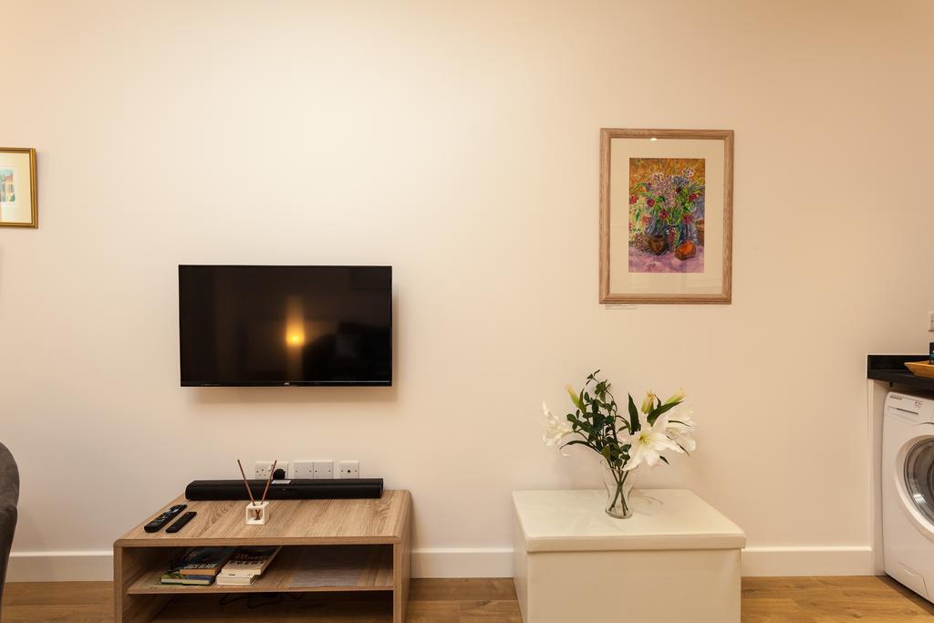 Self-Contained Town Centre One Bedroom Apartments By Helmswood Serviced Apartments Redhill  Bagian luar foto