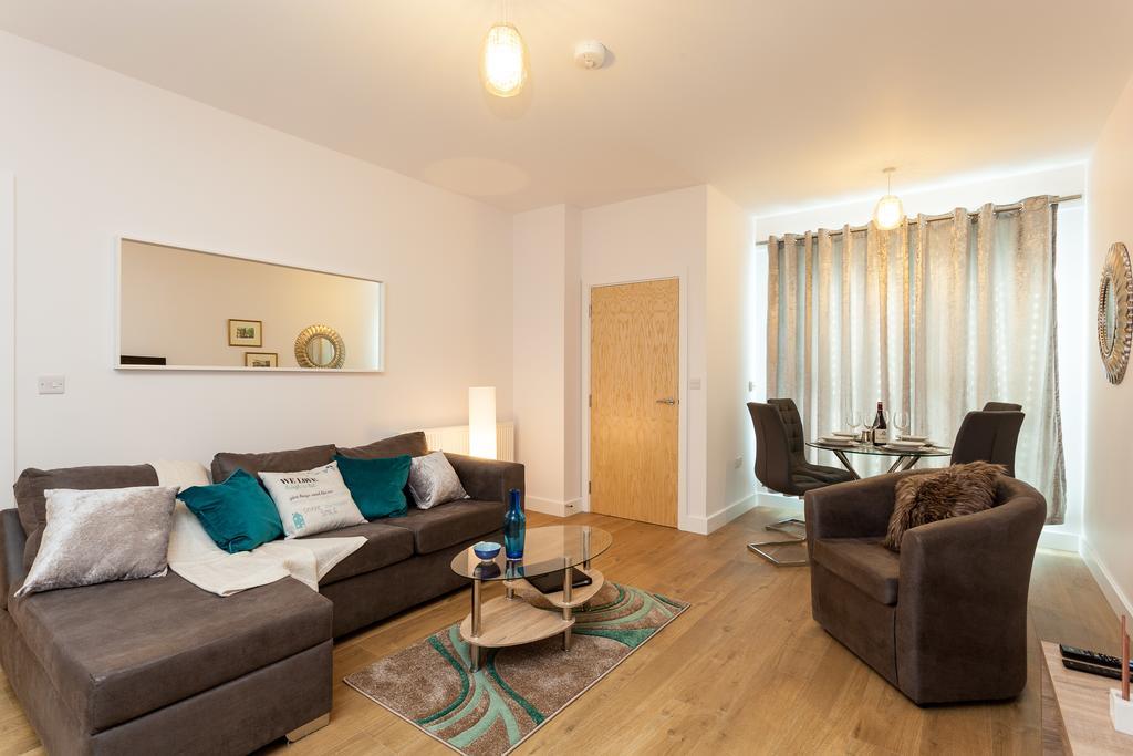 Self-Contained Town Centre One Bedroom Apartments By Helmswood Serviced Apartments Redhill  Bagian luar foto