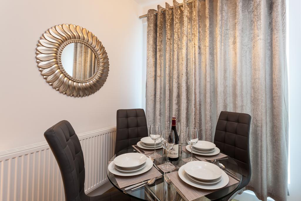 Self-Contained Town Centre One Bedroom Apartments By Helmswood Serviced Apartments Redhill  Bagian luar foto