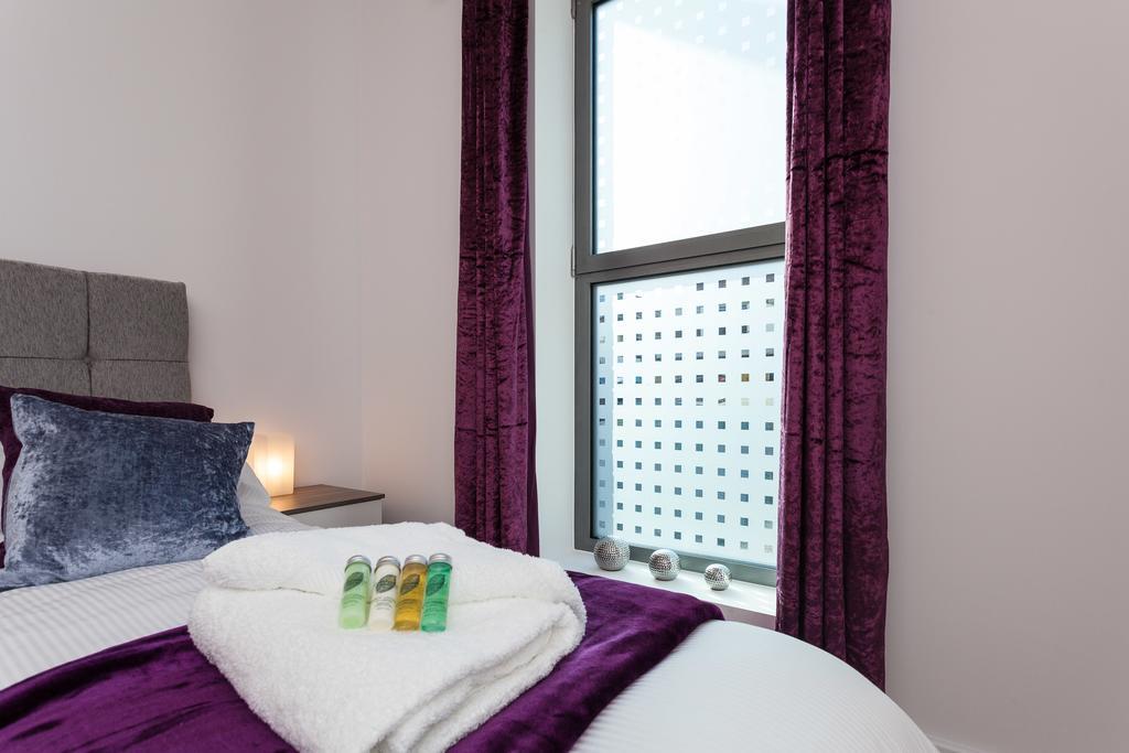 Self-Contained Town Centre One Bedroom Apartments By Helmswood Serviced Apartments Redhill  Bagian luar foto