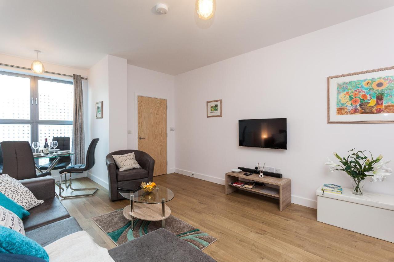 Self-Contained Town Centre One Bedroom Apartments By Helmswood Serviced Apartments Redhill  Bagian luar foto